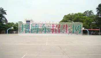 瀘縣建筑職業(yè)中專(zhuān)學(xué)校2016年報(bào)名條件、招生對(duì)象