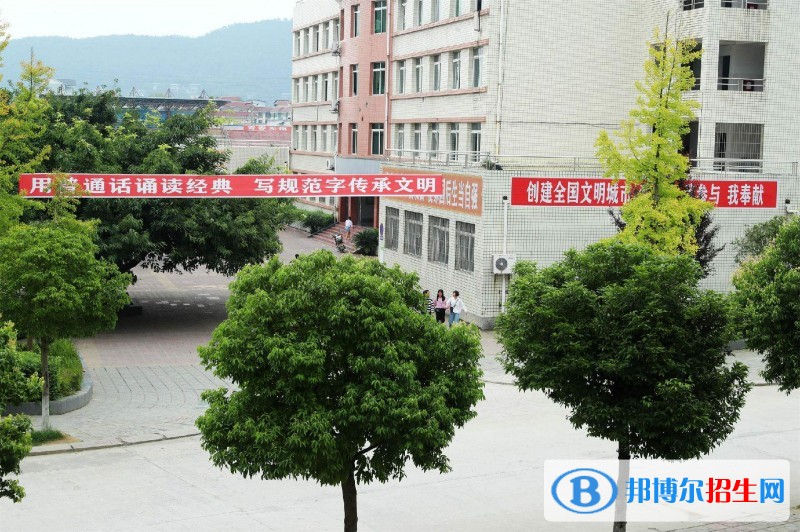 四川省閬中師范學校五年制大專學校地址