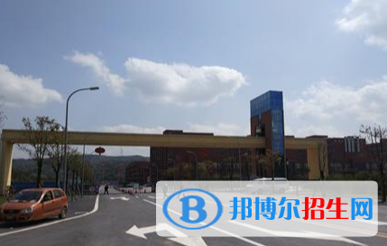 重慶大學讀了一半可以讀衛(wèi)校嗎
