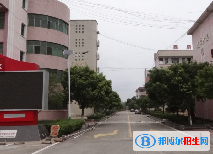 興國中等專業(yè)學(xué)校2020年報(bào)名條件、招生要求、招生對象