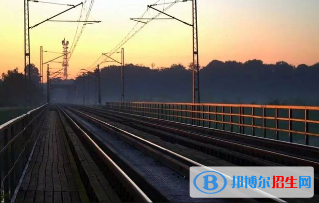 湖北2020年女生讀什么鐵路學校