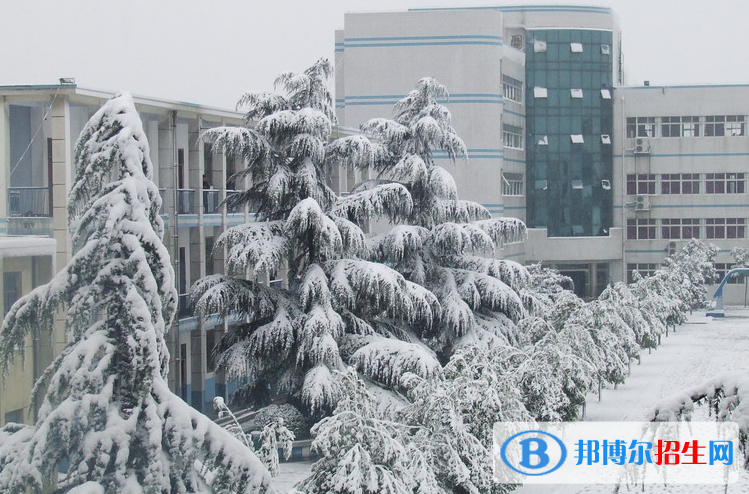 南陽建筑工程學(xué)校2021年招生辦聯(lián)系電話