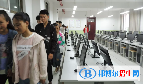 禮縣白河農(nóng)業(yè)中學(xué)2020年招生辦聯(lián)系電話(huà)
