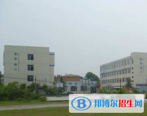 平?jīng)鰜問|職業(yè)技術(shù)學(xué)校1