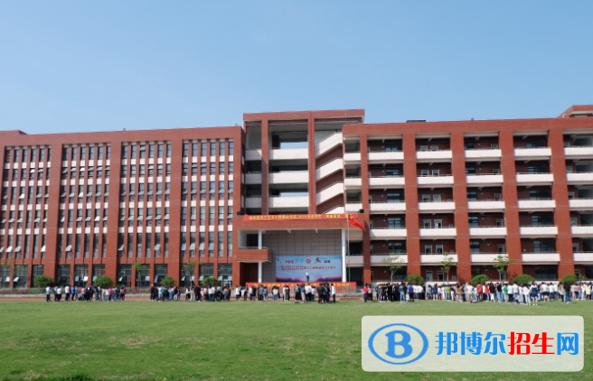 長(zhǎng)江藝術(shù)工程職業(yè)學(xué)院3