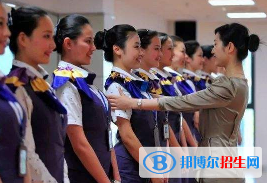 武漢2021年女生讀航空服務學校好嗎