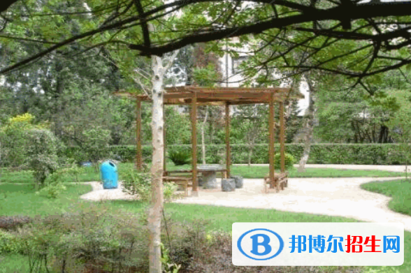 云南省輕工業(yè)學校2021年學費、收費多少