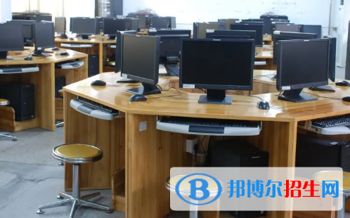 貴陽2021年計算機學(xué)校和中專有哪些區(qū)別