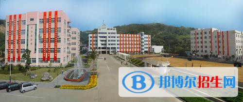 對(duì)于很多同學(xué)和家長(zhǎng)來(lái)說(shuō)，一直想讀四川省宜賓衛(wèi)生學(xué)校，但是他不知道這所學(xué)校的報(bào)名條件有哪些，不知道孩子能否符合這所學(xué)校的要求。那么，今天小編就給大家整理一下四川省宜賓衛(wèi)生學(xué)校的招生要求，大家可以看一看，結(jié)合自身的情況能不能去這所學(xué)校讀書。  四川省宜賓衛(wèi)生學(xué)校招生要求 1、學(xué)校所有專業(yè)招收應(yīng)屆初中畢業(yè)生(必須參加當(dāng)?shù)馗咧须A段統(tǒng)一升學(xué)考試方能錄取)  2、凡符合招生條件的應(yīng)往屆初高中畢業(yè)生或同等學(xué)歷者均可報(bào)考本校三年制普通中專  3、凡符合以上條件的考生請(qǐng)于下列時(shí)間到學(xué)校財(cái)務(wù)科繳清第一學(xué)年學(xué)習(xí)費(fèi)用(住4、凡報(bào)考五年制高職班考生必須參加今年四川省內(nèi)各市州組織的高中階段統(tǒng)一升學(xué)考試，并在當(dāng)?shù)卣修k或中學(xué)填報(bào)志愿。宿費(fèi)和教材費(fèi))并領(lǐng)取預(yù)錄取通知書。  四川宜賓衛(wèi)生學(xué)校招生對(duì)象：應(yīng)往屆初、高中畢業(yè)生  四川省宜賓衛(wèi)生學(xué)校發(fā)展歷程 四川省宜賓衛(wèi)生學(xué)校的前身是創(chuàng)建于1917年的明德醫(yī)院高級(jí)護(hù)士職業(yè)學(xué)校和1946年創(chuàng)建的公信醫(yī)院高級(jí)護(hù)士職業(yè)學(xué)校。  1951年兩校合并為“川南宜賓護(hù)士學(xué)校”。  1958年校名為“宜賓醫(yī)學(xué)?？茖W(xué)校”。  1959年經(jīng)四川省高教局、衛(wèi)生廳批準(zhǔn)更名為“四川省宜賓衛(wèi)生學(xué)校”。  1981年被確定為“四川省重點(diǎn)中等專業(yè)學(xué)校”。  2000年被確定為首批“國(guó)家級(jí)重點(diǎn)中等專業(yè)學(xué)校”。  上面小編非常詳細(xì)的給各位同學(xué)和家長(zhǎng)講解了四川省宜賓衛(wèi)生學(xué)校的招生要求，大家可以看得到他們主要的招生要求就是應(yīng)屆初中畢業(yè)生就可以去報(bào)讀了。另外的一些要求，只要孩子沒有什么不好的習(xí)慣，都是可以在這個(gè)學(xué)校讀就讀的，順便也給大家講解了這個(gè)學(xué)校的來(lái)歷，大家可以看到這所學(xué)校的歷史領(lǐng)域非常的強(qiáng)大，見效時(shí)間非常的長(zhǎng)，孩子在這個(gè)學(xué)校讀書是非常不錯(cuò)的選擇。