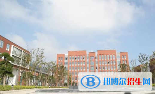 南充外國語中等專業(yè)學(xué)校2022年學(xué)費、收費多少