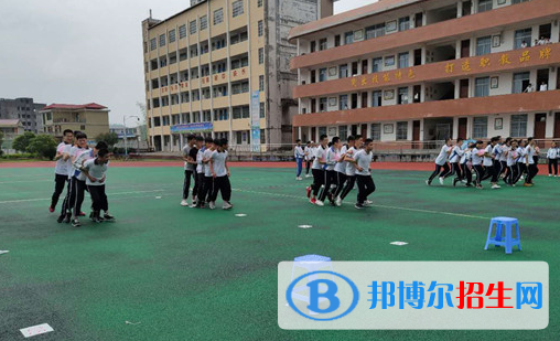 南充應(yīng)用技術(shù)職業(yè)學(xué)校2022年學(xué)費、收費多少