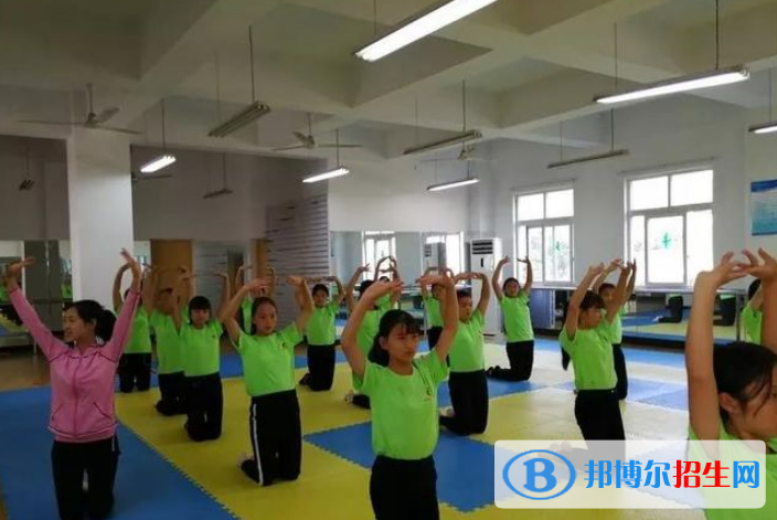 重慶舞蹈學校2022年招生辦聯(lián)系電話