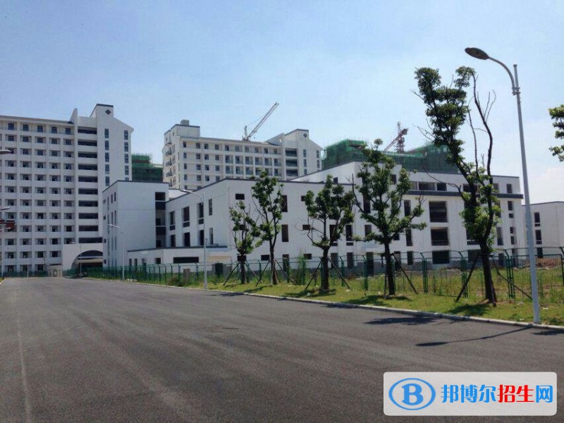 四川威遠(yuǎn)嚴(yán)陵中學(xué)2022年學(xué)費(fèi)、收費(fèi)多少