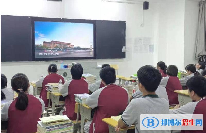 南京醫(yī)藥中等專業(yè)學校2022年報名條件、招生要求、招生對象