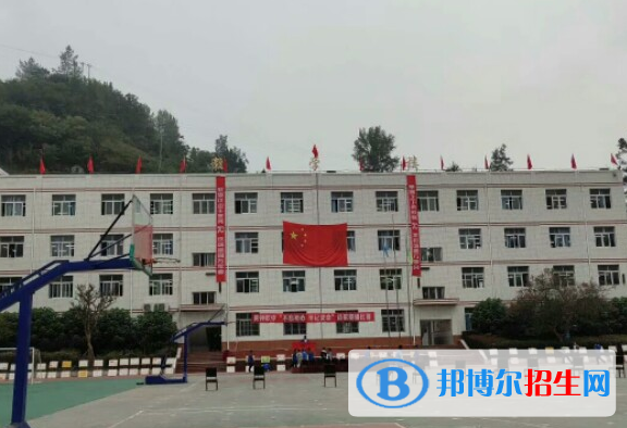 萬源市黃鐘職業(yè)中學(xué)2022年報名條件、招生要求、招生對象