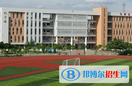 廣西2023年男生在計算機學校學什么好