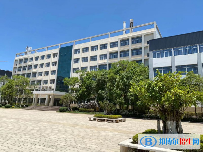 云南2023年初中畢業(yè)上什么中專(zhuān)學(xué)校好