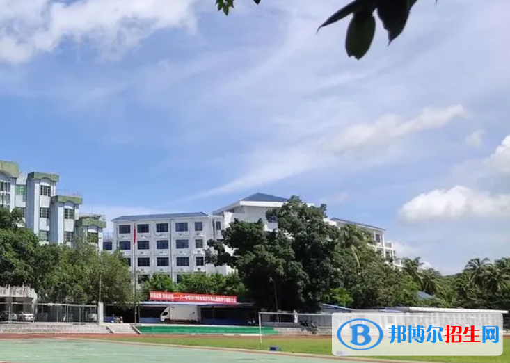 三亞市榆林八一中學(xué)地址在哪里，哪個(gè)地區(qū)，哪個(gè)城市