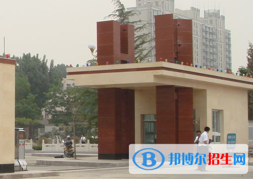 首都鐵路衛(wèi)生學校地址在哪里，哪個地區(qū)，哪個城市?