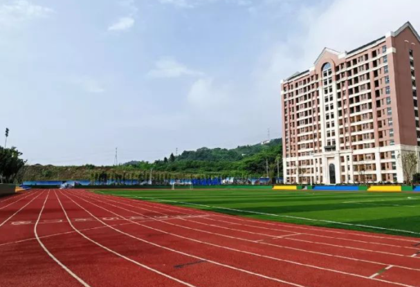 河北省信息工程學(xué)校舉行健步走活動(dòng)