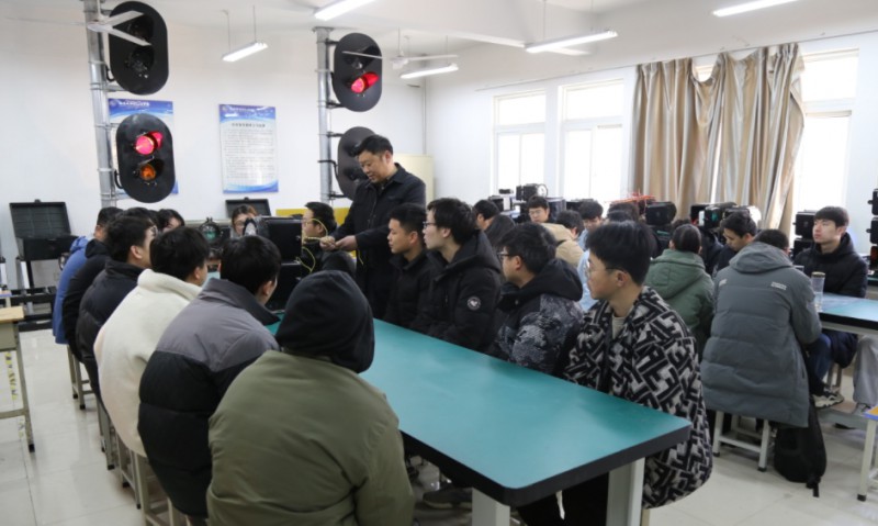 河南2024年鐵路學校中專升大?？际裁? width=